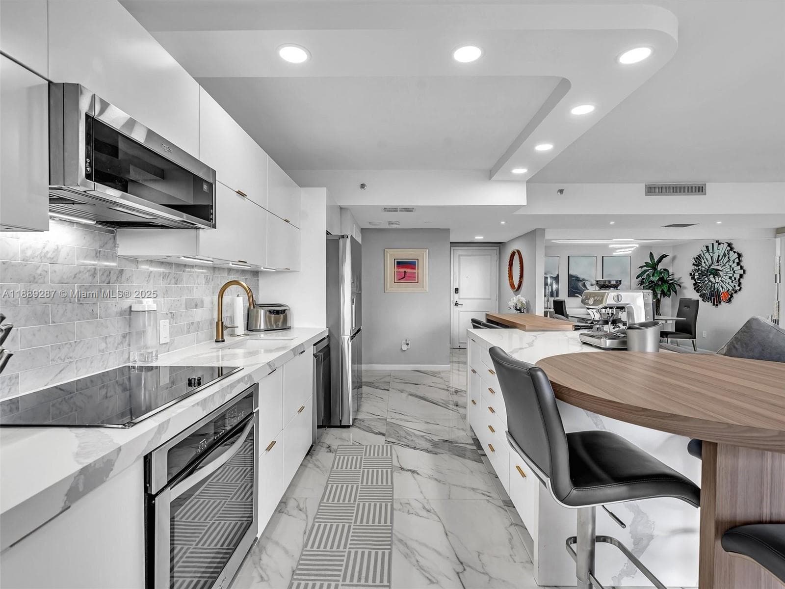 20191 E Country Club Dr 511 photo 18