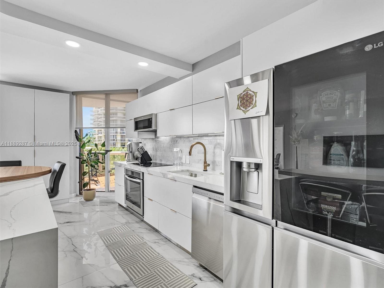 20191 E Country Club Dr 511 photo 11