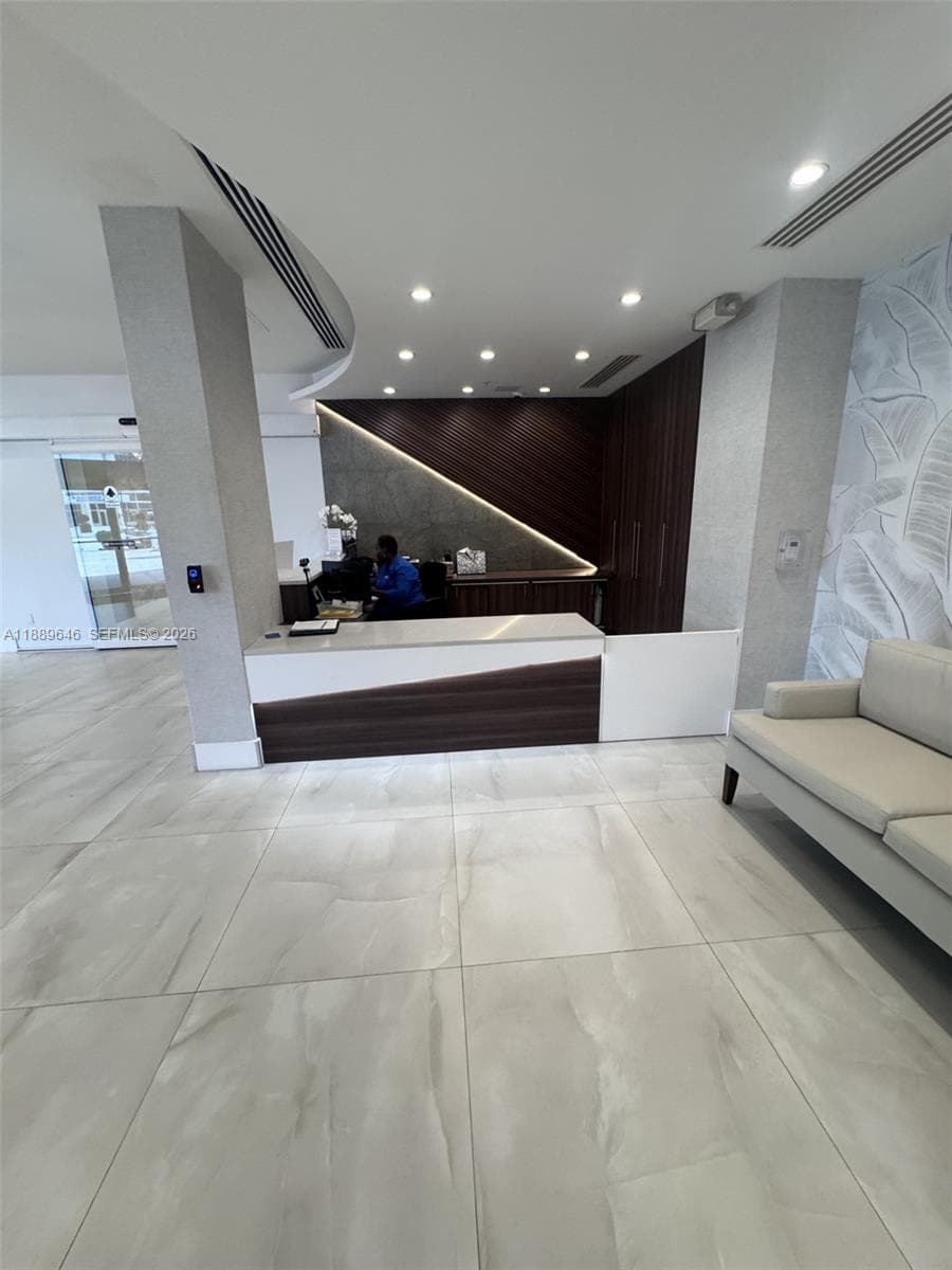 3001 S Ocean Dr 907 photo 4