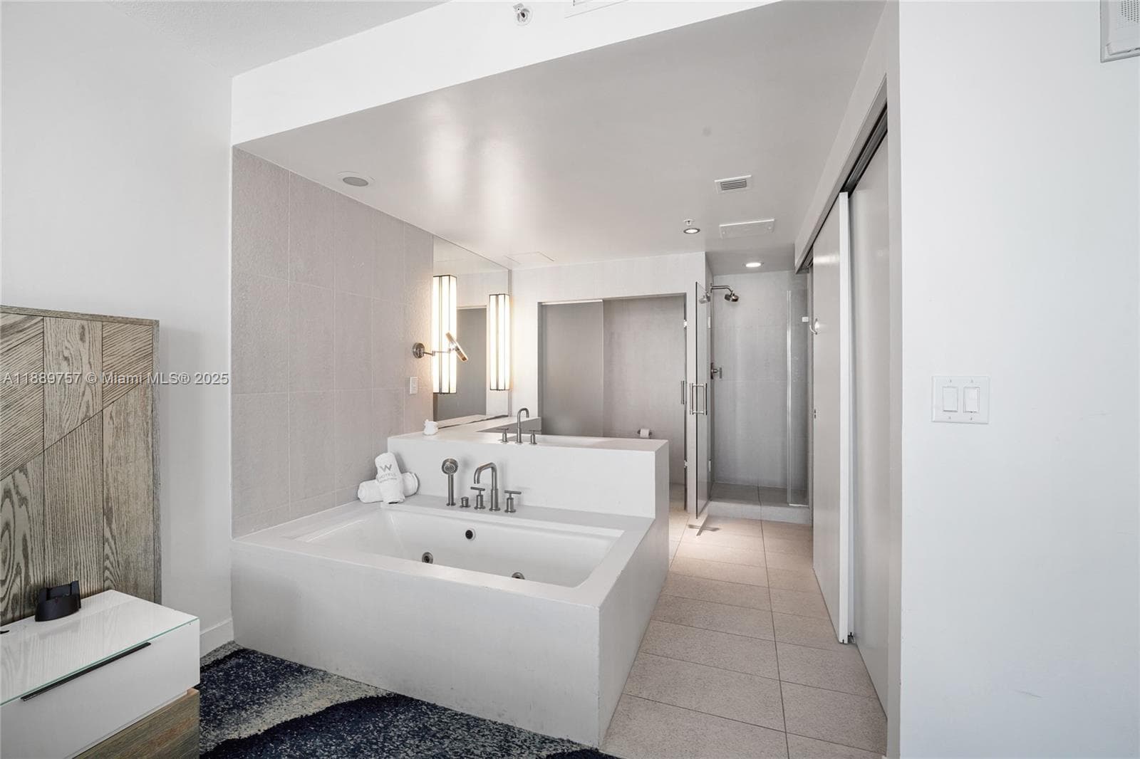 3101 Bayshore Dr 1704 photo 25