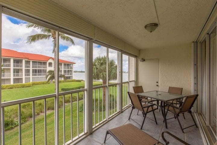 110 Half Moon Circle E2 photo 6