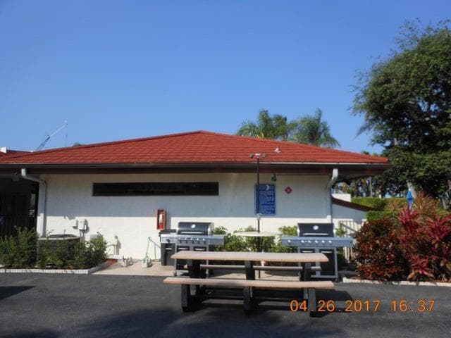 110 Half Moon Circle E2 photo 7
