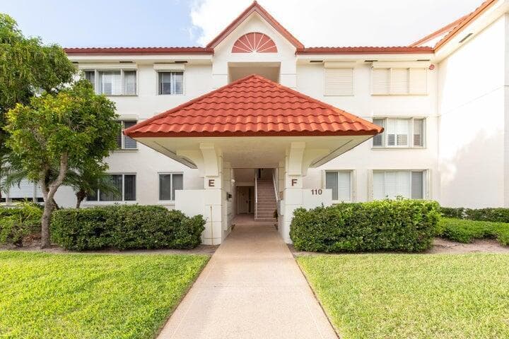 110 Half Moon Circle E2 photo 9