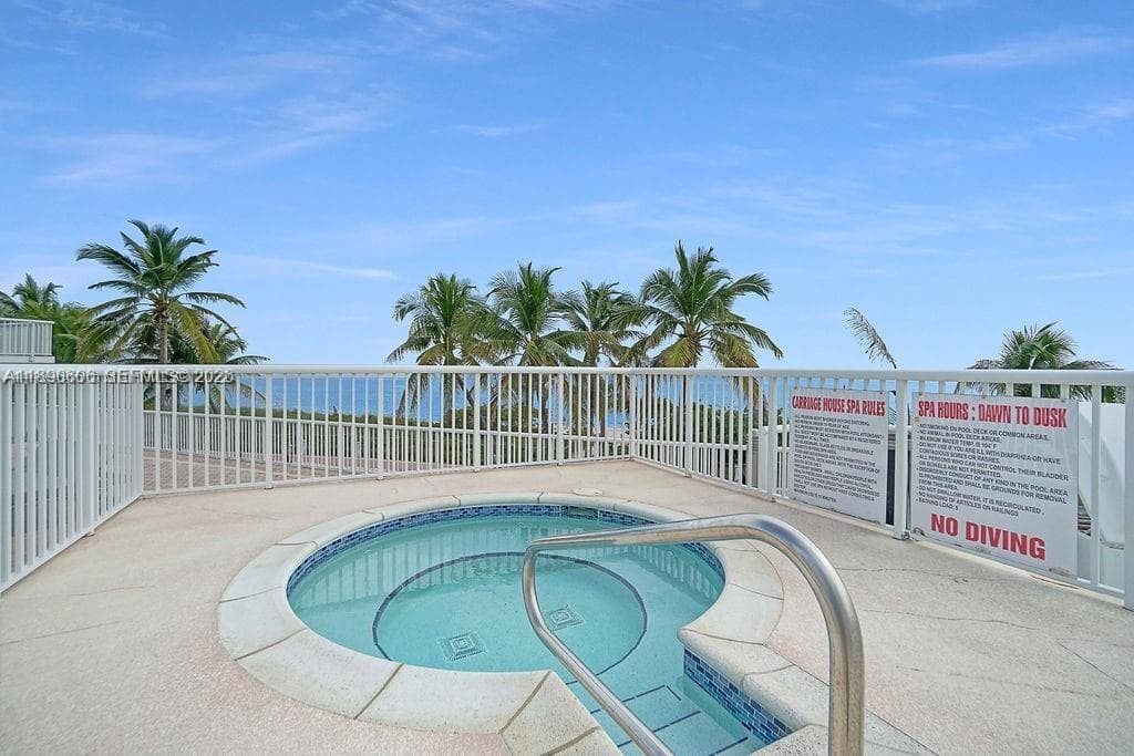 5401 Collins Ave 819 photo 12