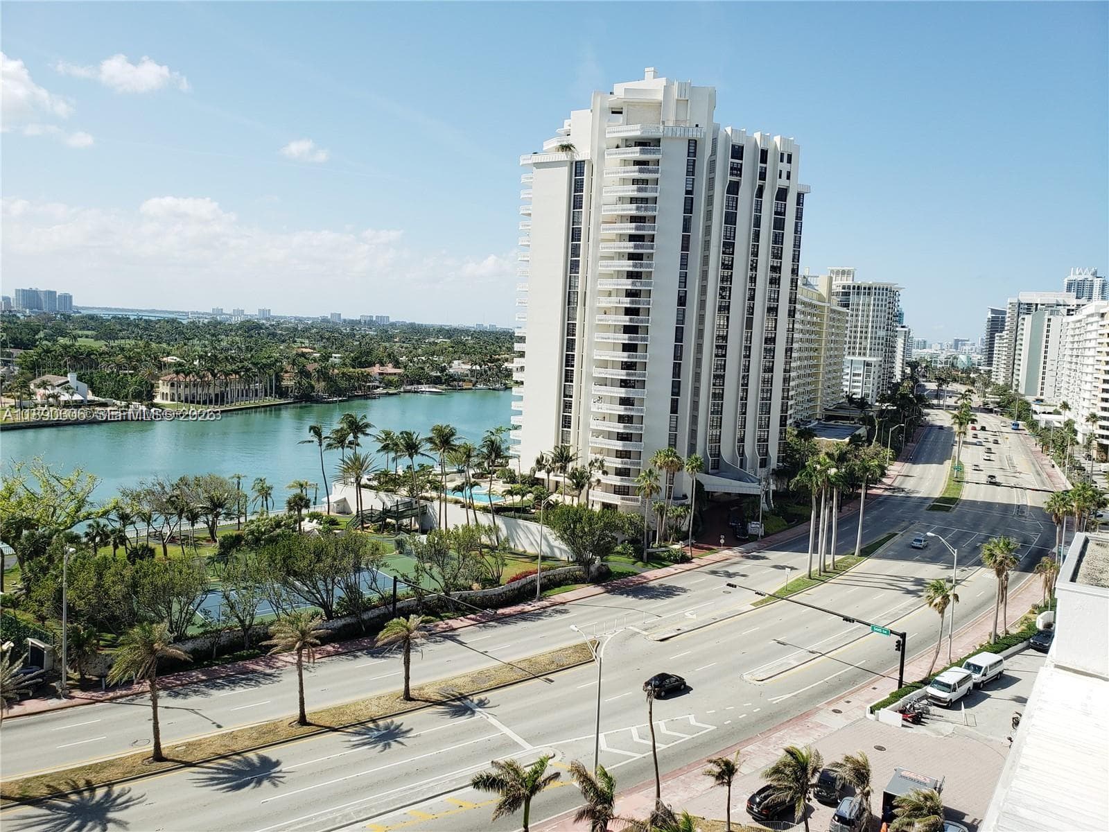 5401 Collins Ave 819 photo 3