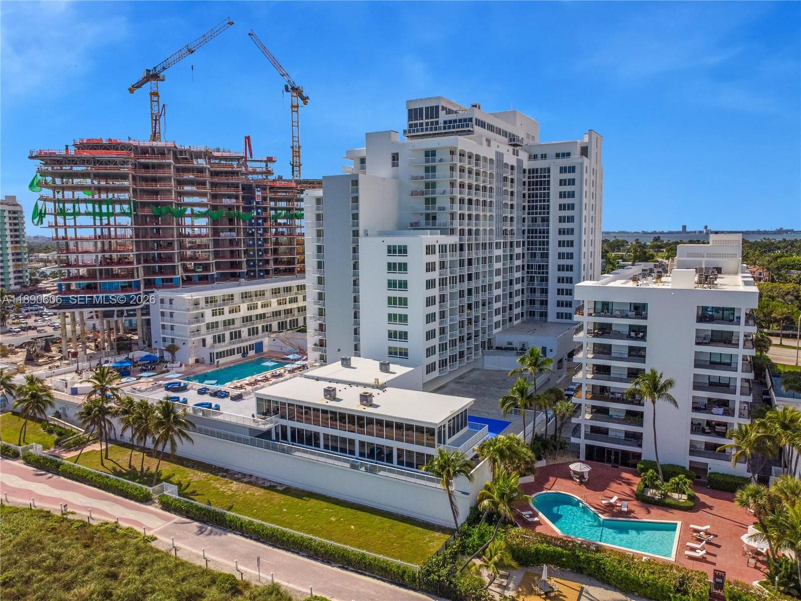5401 Collins Ave 819 photo 4