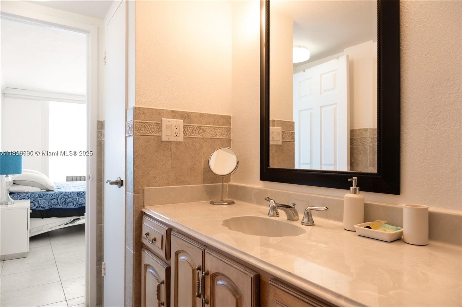 5555 Collins Ave 11U photo 18