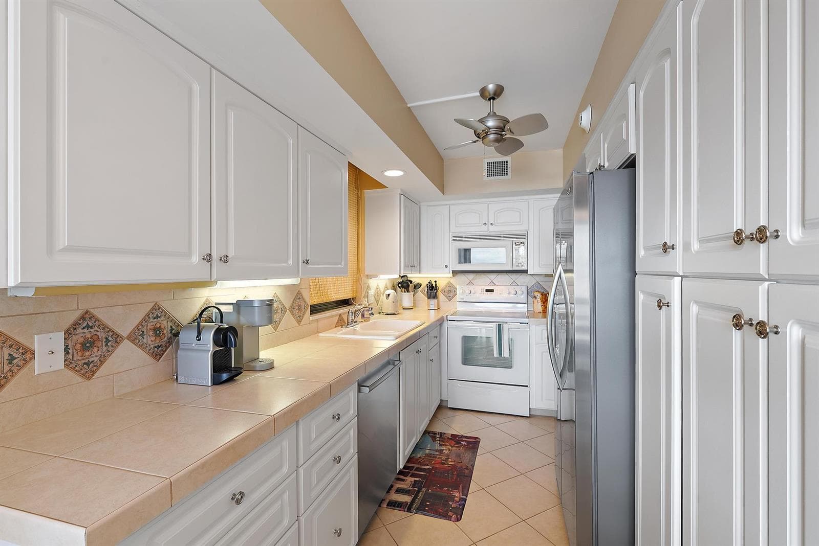 5380 N Ocean Drive 10-B photo 9