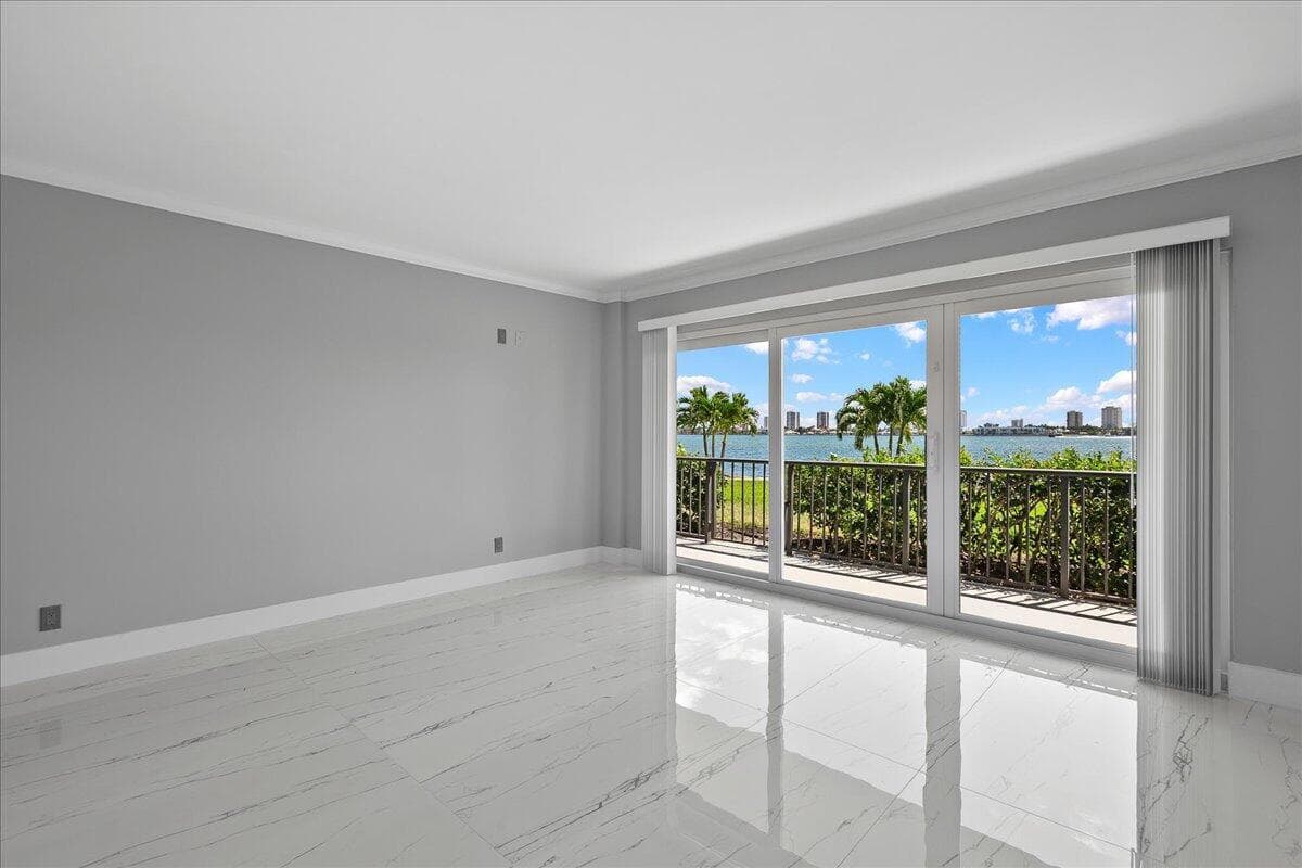 3040 Lake Shore Drive 101 photo 23