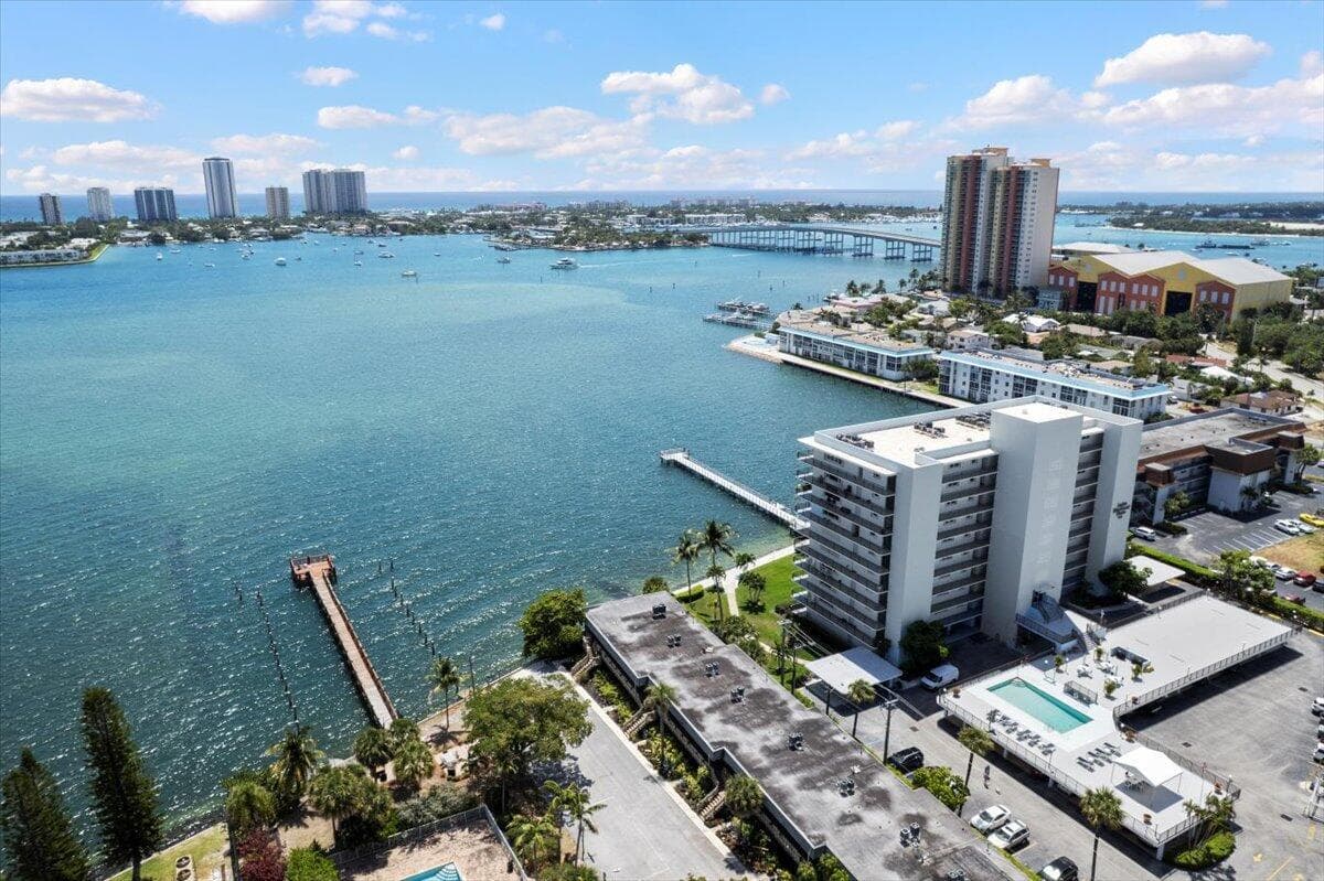 3040 Lake Shore Drive 101 photo 2
