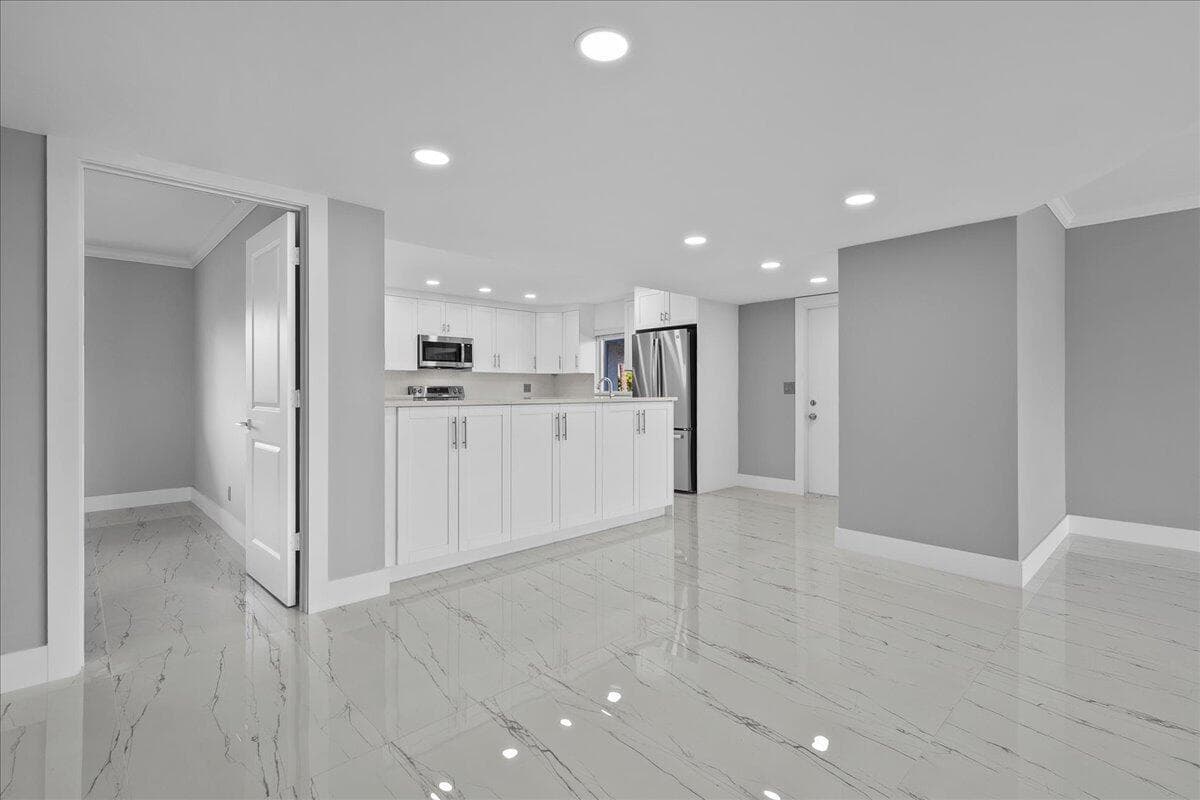 3040 Lake Shore Drive 101 photo 6