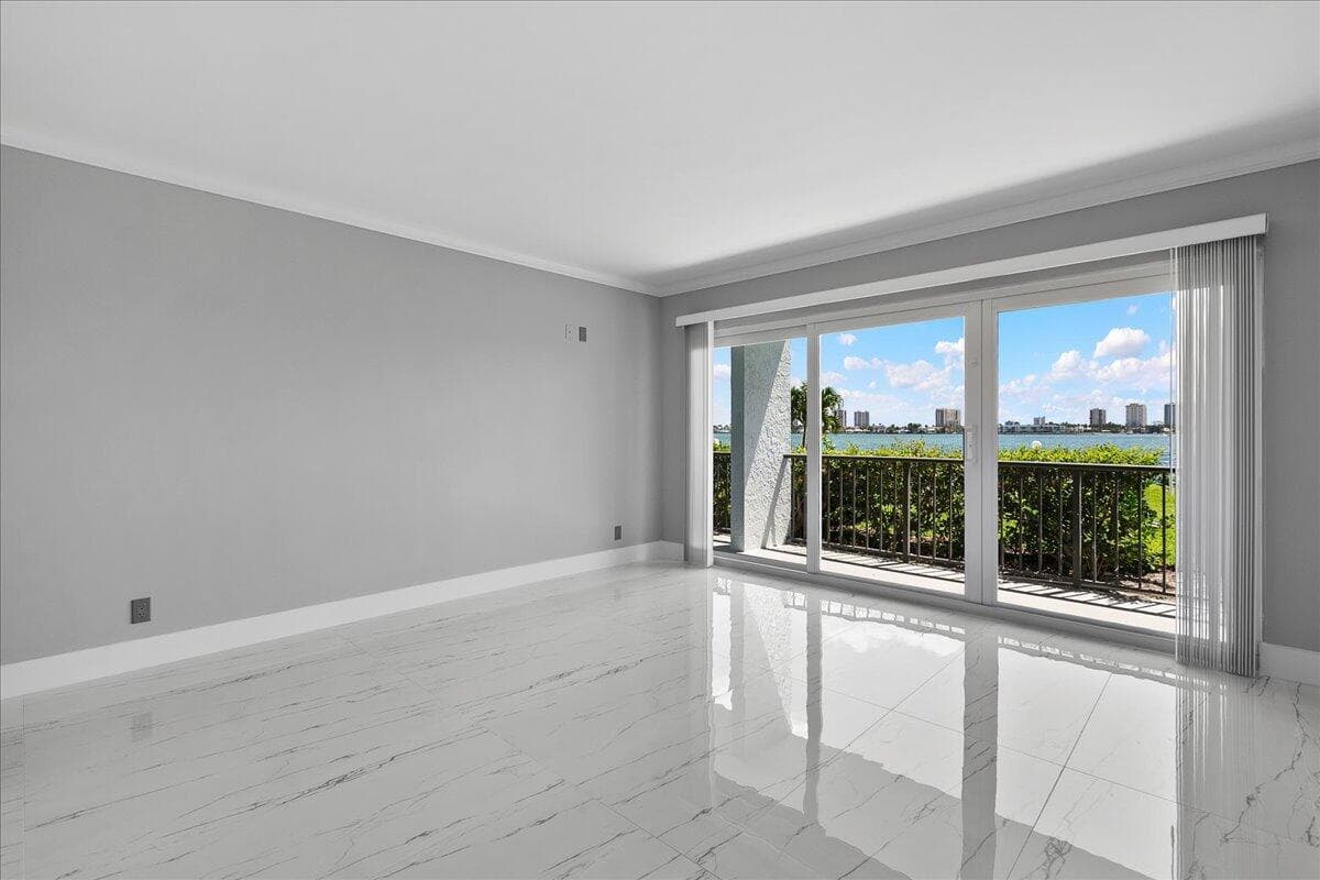 3040 Lake Shore Drive 101 photo 17