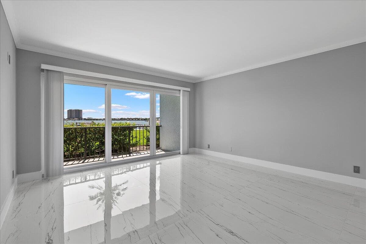 3040 Lake Shore Drive 101 photo 16