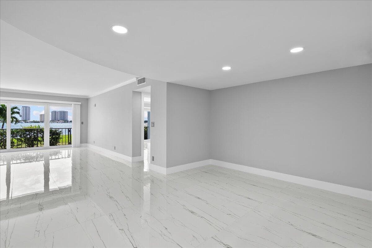 3040 Lake Shore Drive 101 photo 9