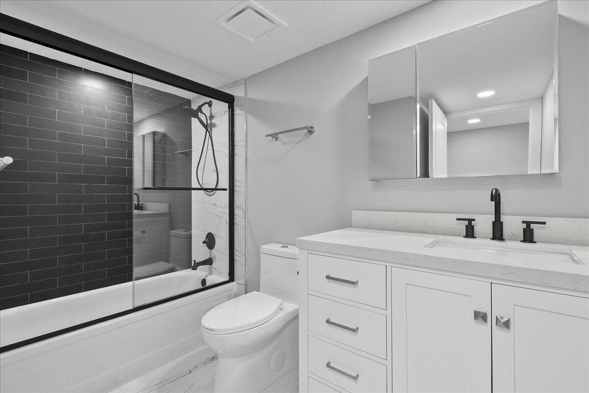 3040 Lake Shore Drive 101 photo 24