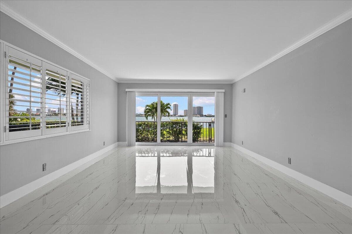 3040 Lake Shore Drive 101 photo 11