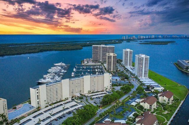 108 Lakeshore Drive 338 photo 2