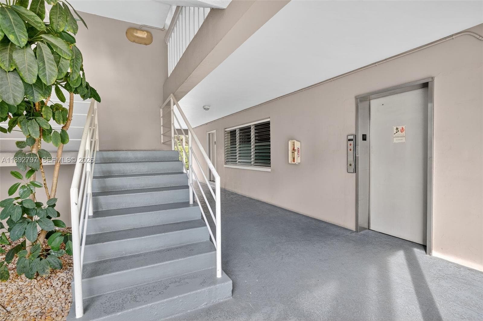 900 SW 12th St 305 photo 13