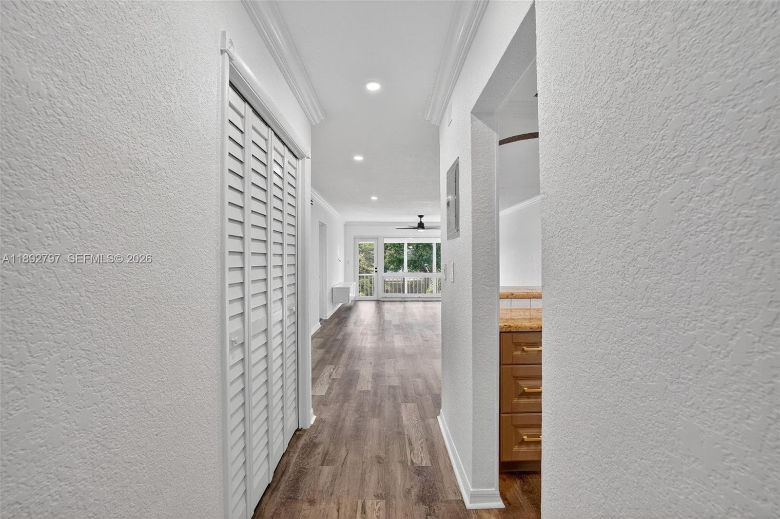 900 SW 12th St 305 photo 17