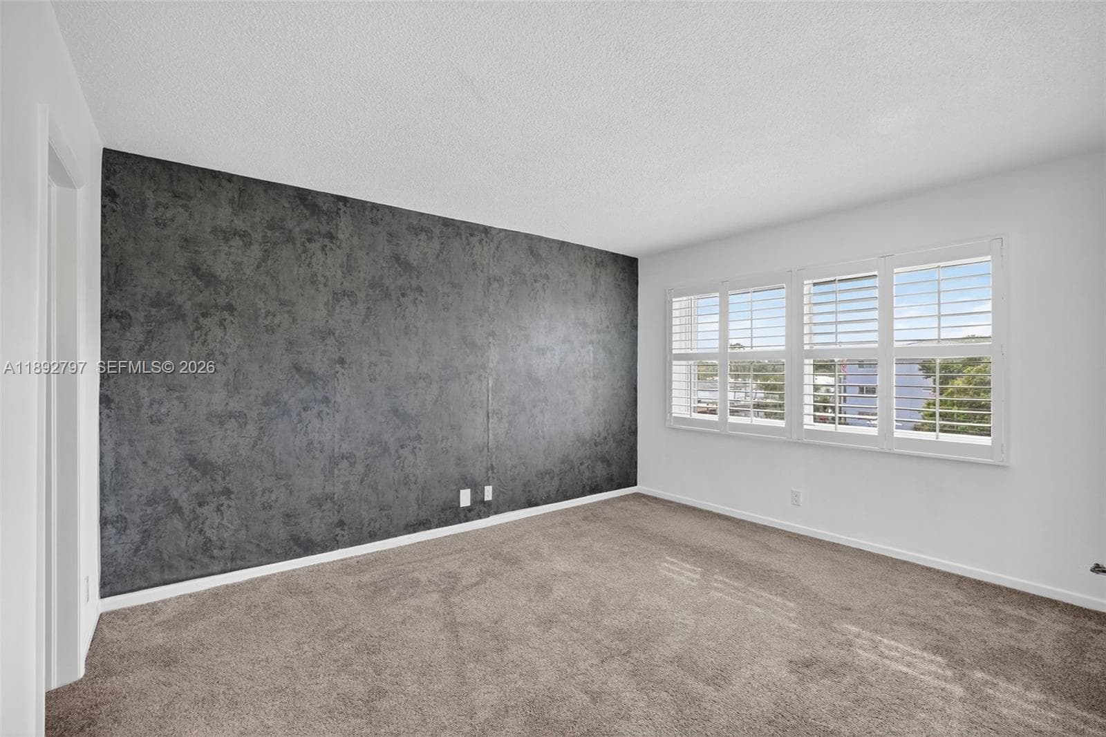 900 SW 12th St 305 photo 10
