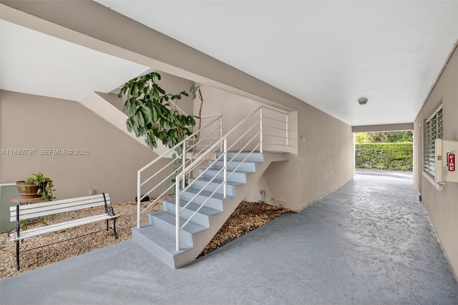 900 SW 12th St 305 photo 14