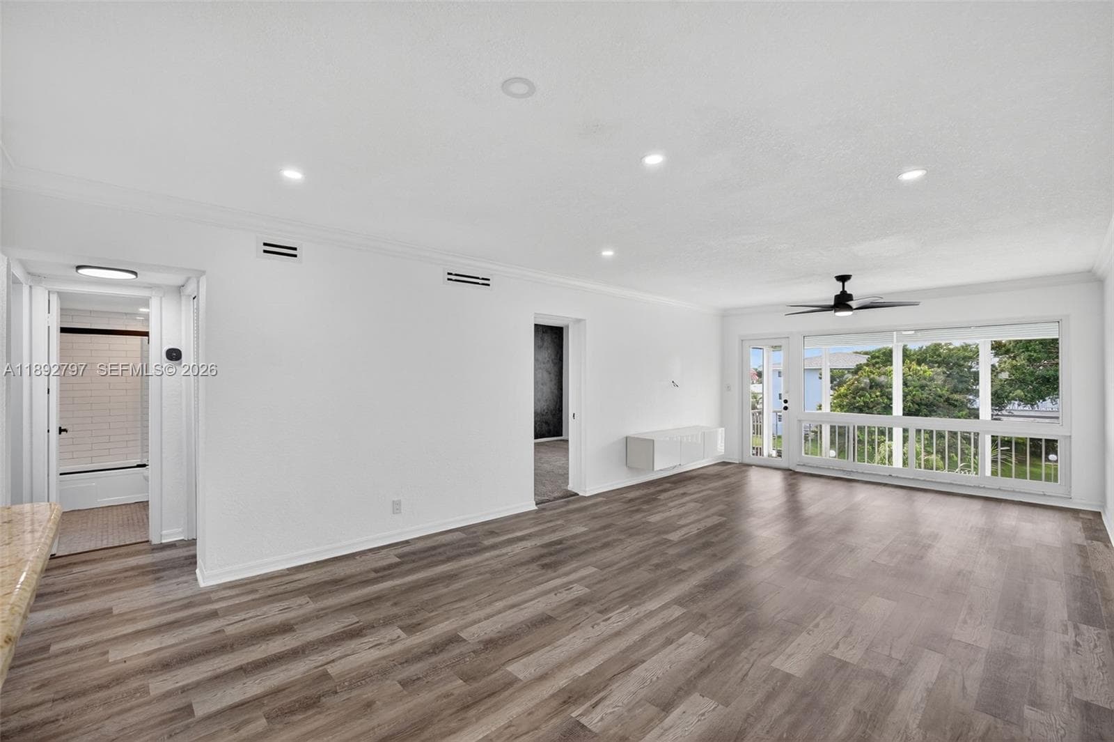 900 SW 12th St 305 photo 18