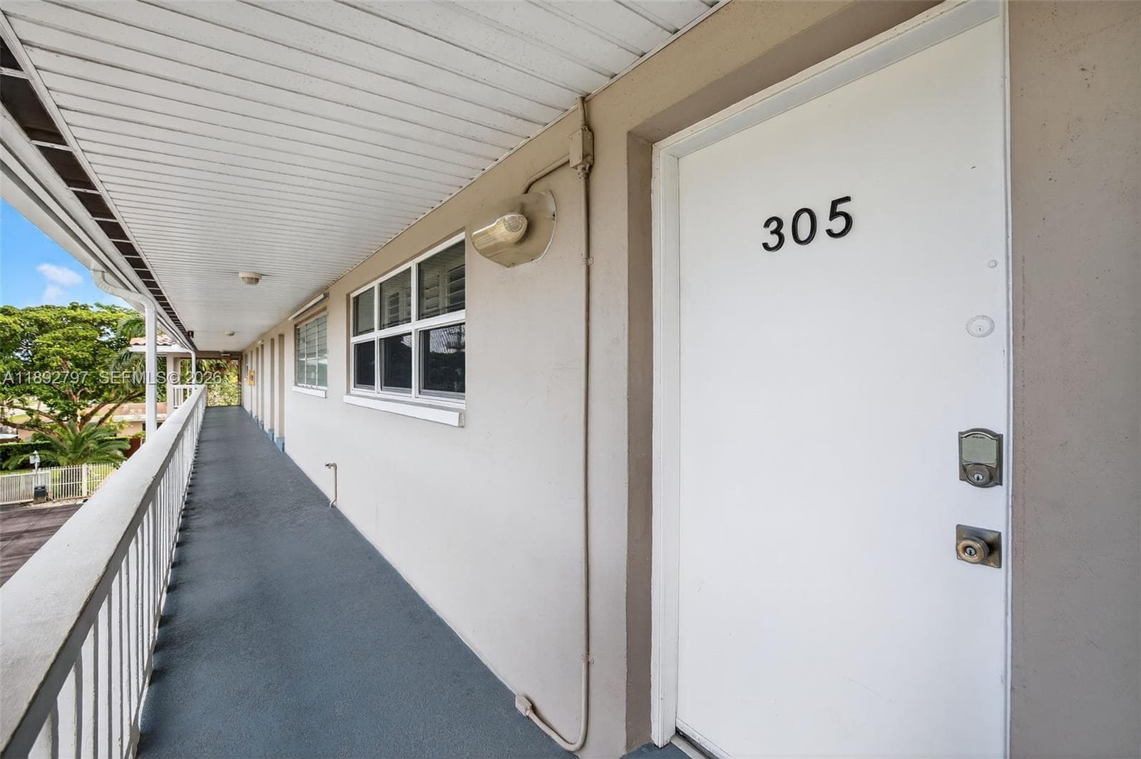 900 SW 12th St 305 photo 15