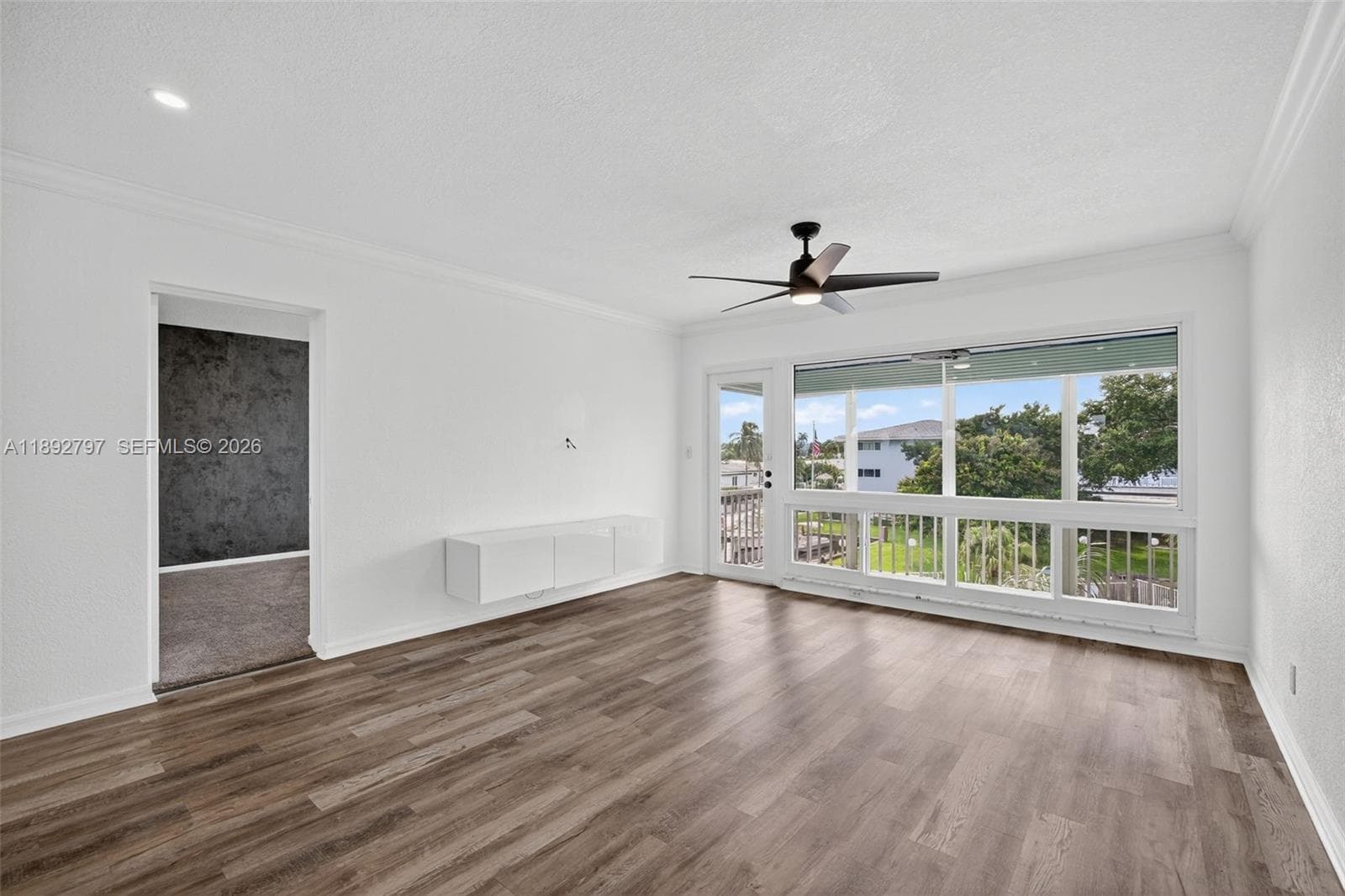 900 SW 12th St 305 photo 19