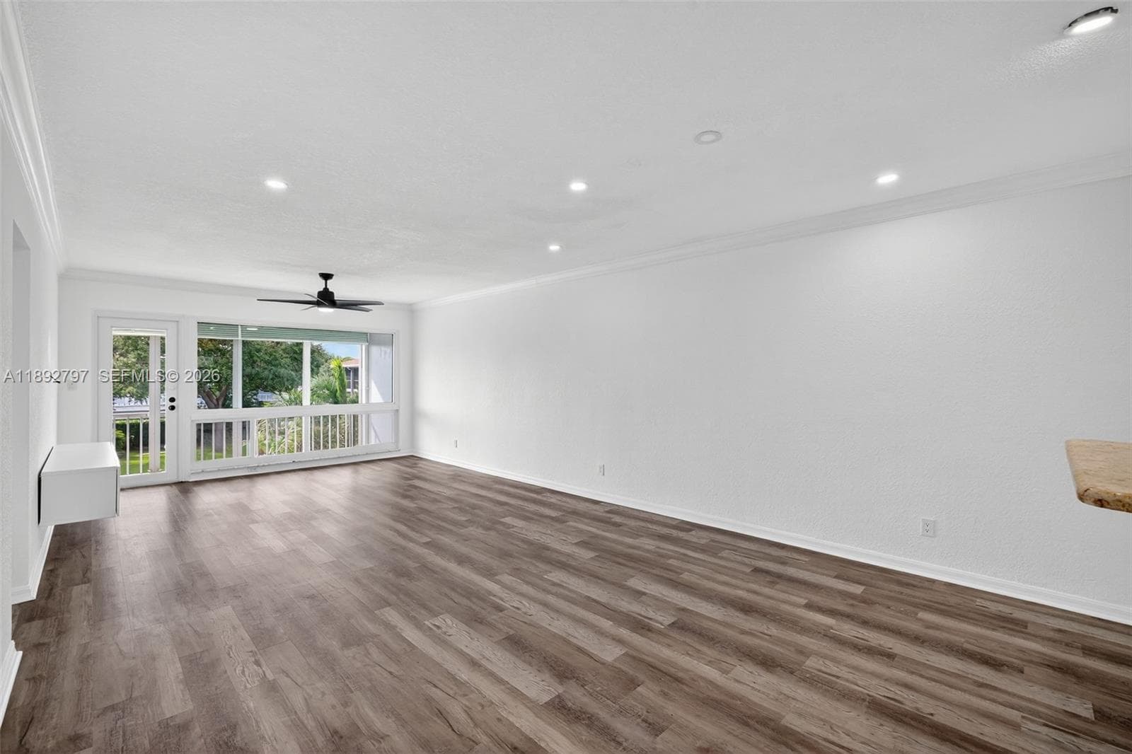 900 SW 12th St 305 photo 8
