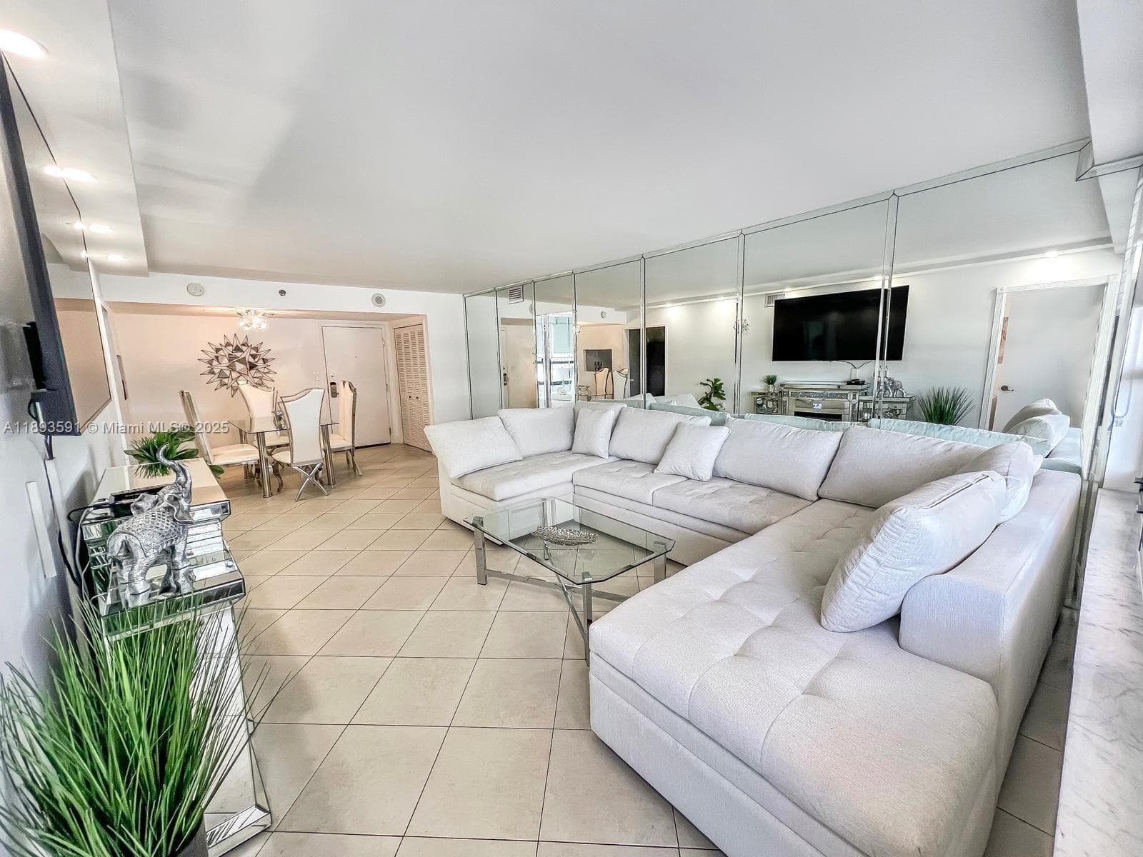 5225 Collins Ave 517 photo 4