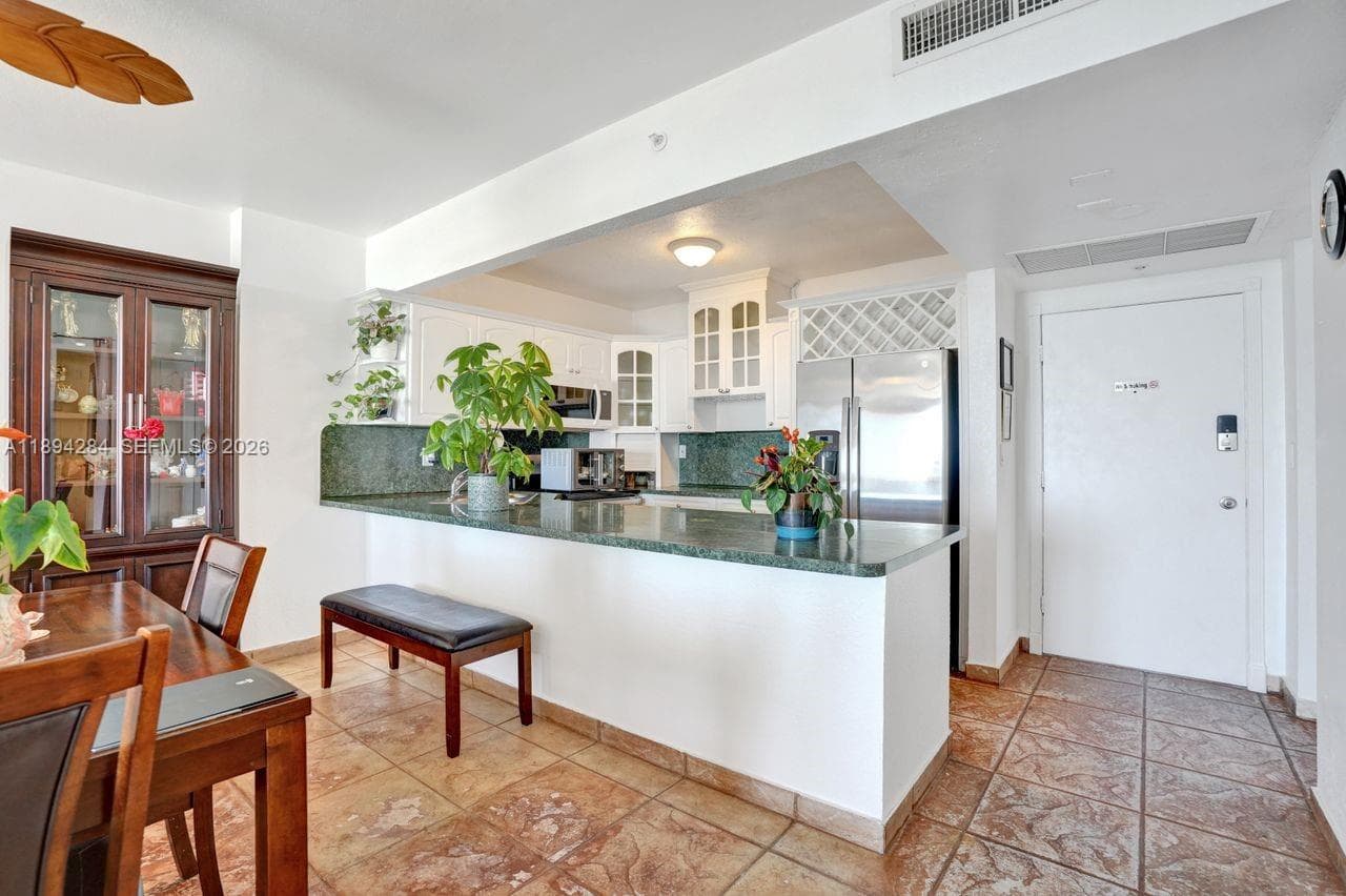 5601 Collins Ave 504 photo 23