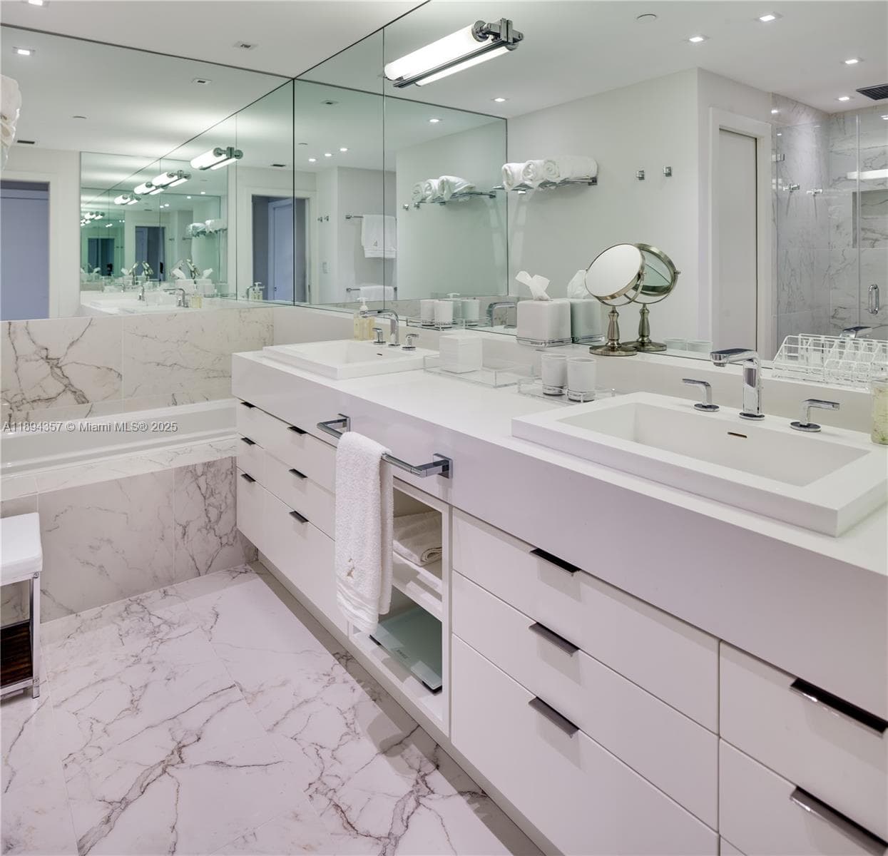19222 Fisher Island Dr 19222 photo 10