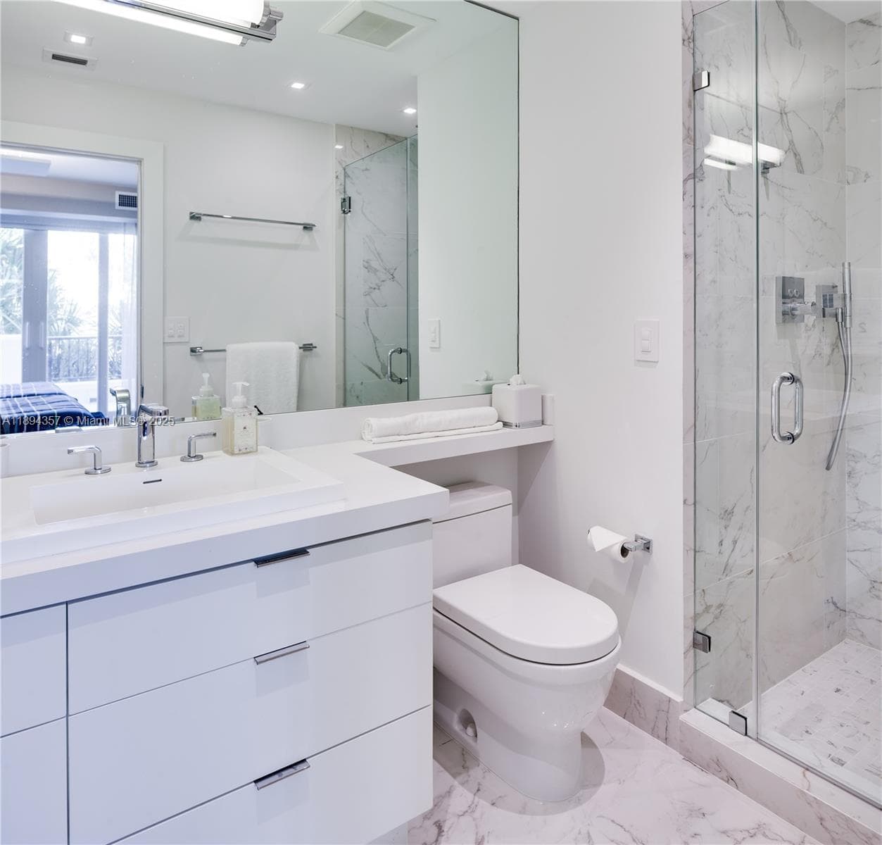 19222 Fisher Island Dr 19222 photo 15