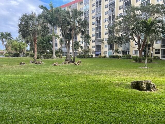 2731 NE 14th Street Causeway 103 photo 3