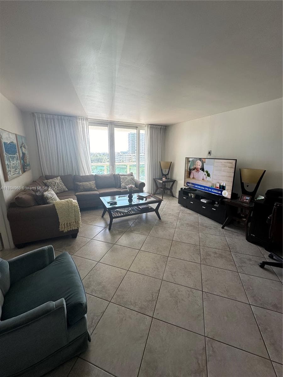 100 Bayview Dr 601 photo 2