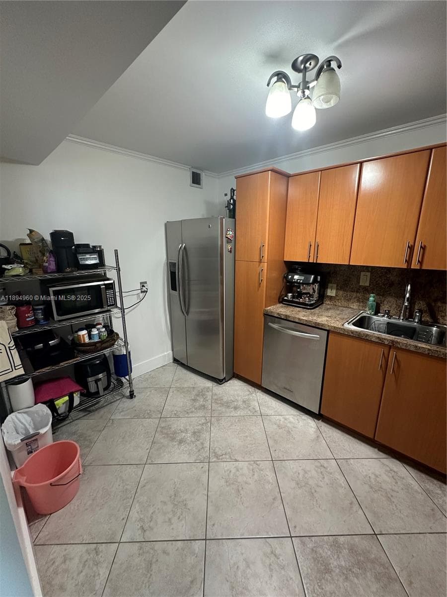 100 Bayview Dr 601 photo 6