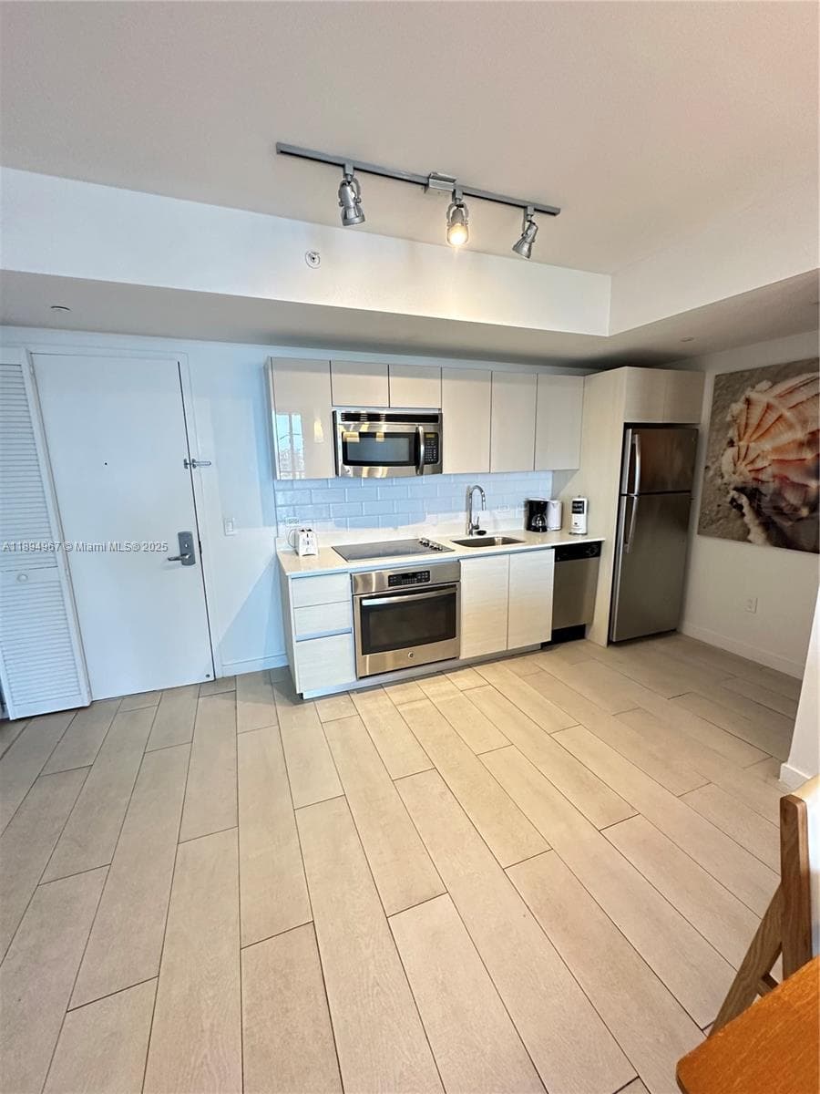 2602 E Hallandale Beach Blvd R1507 photo 14