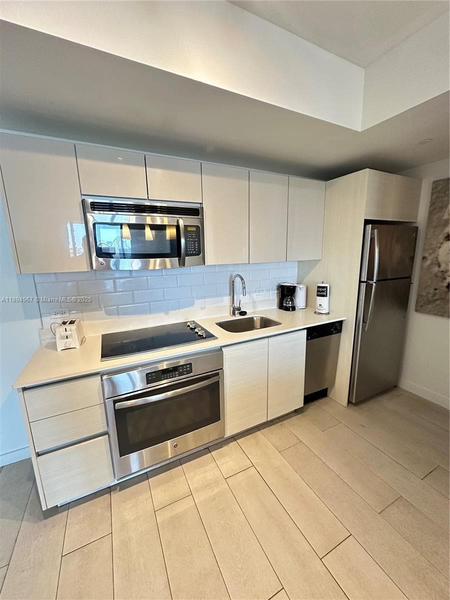 2602 E Hallandale Beach Blvd R1507 photo 15