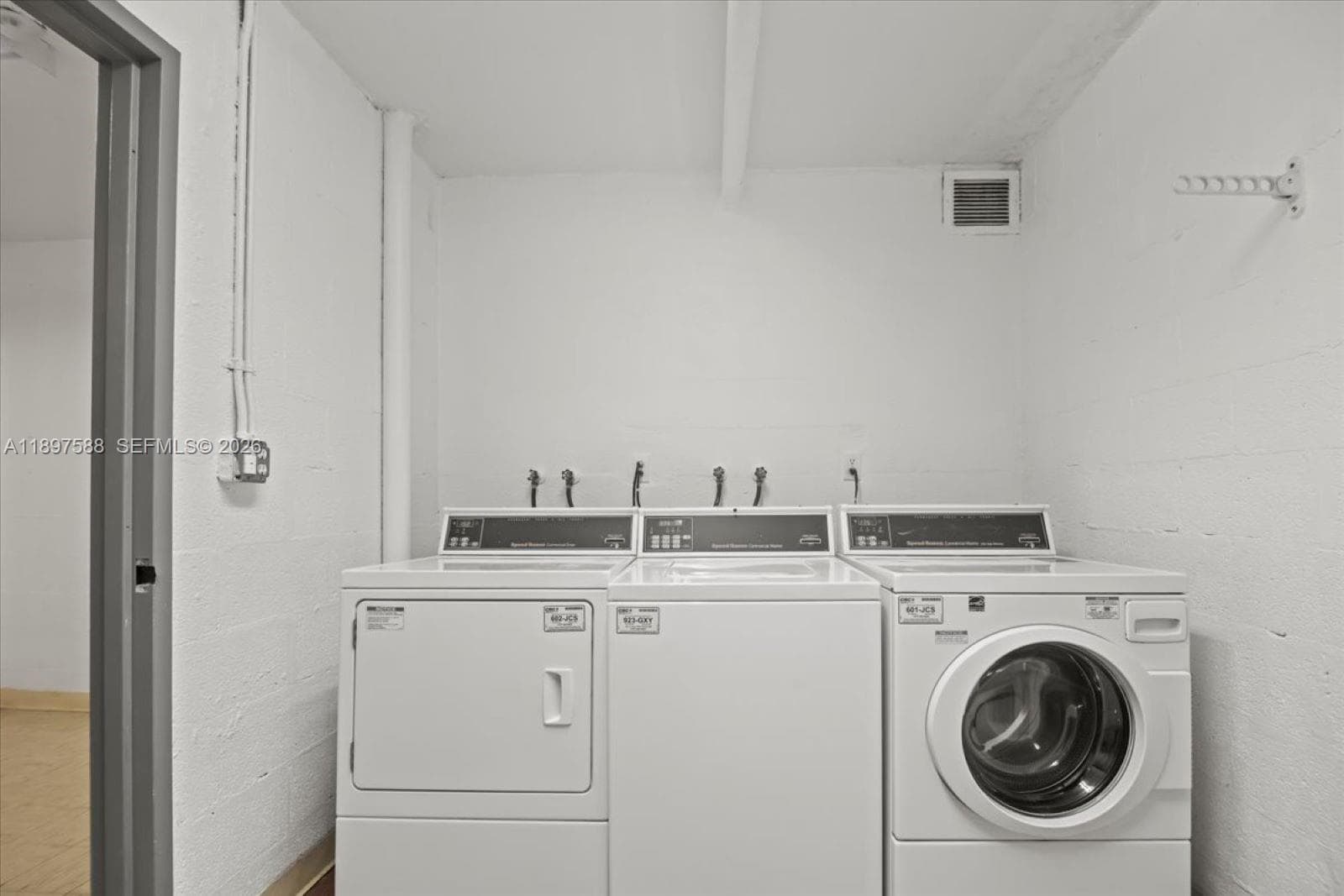 3140 S Ocean Dr 207 photo 9