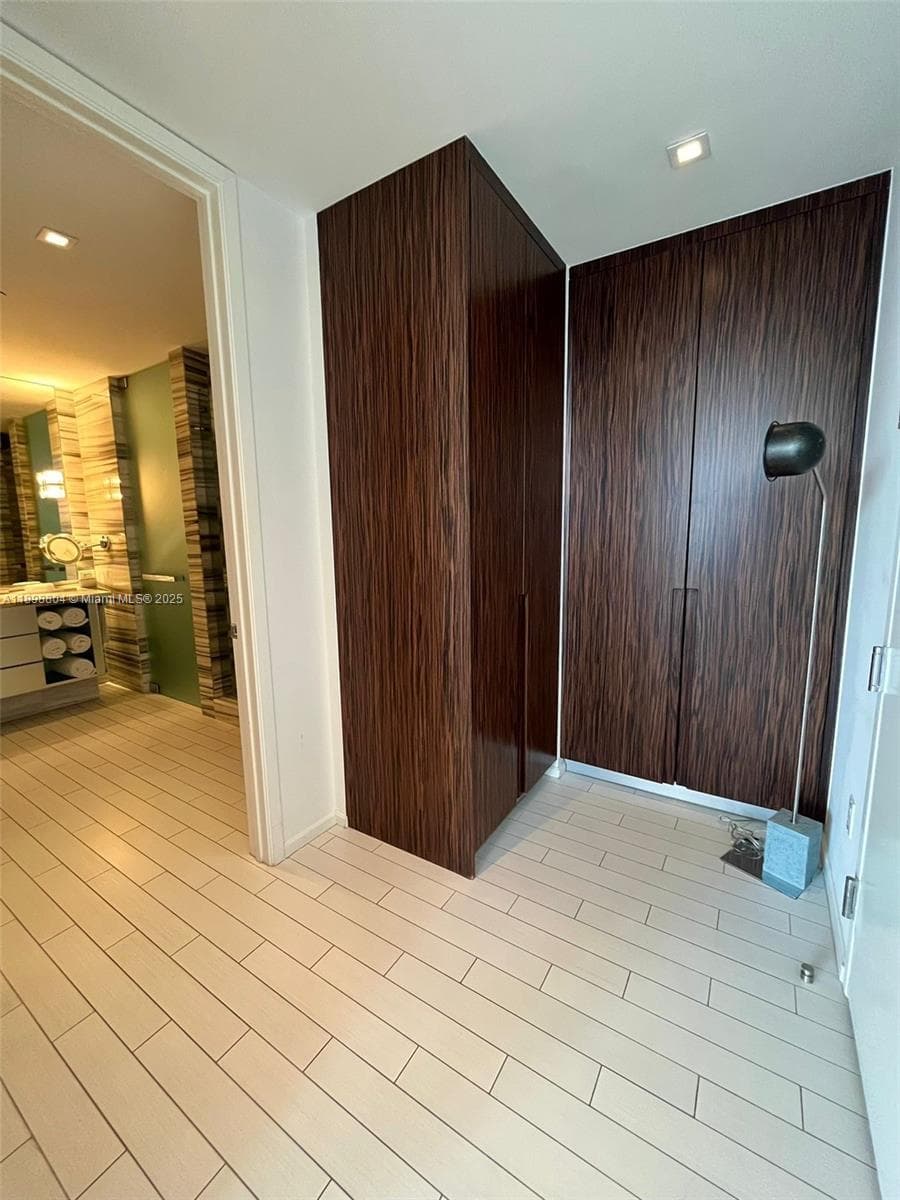 2201 Collins Ave 626 photo 6