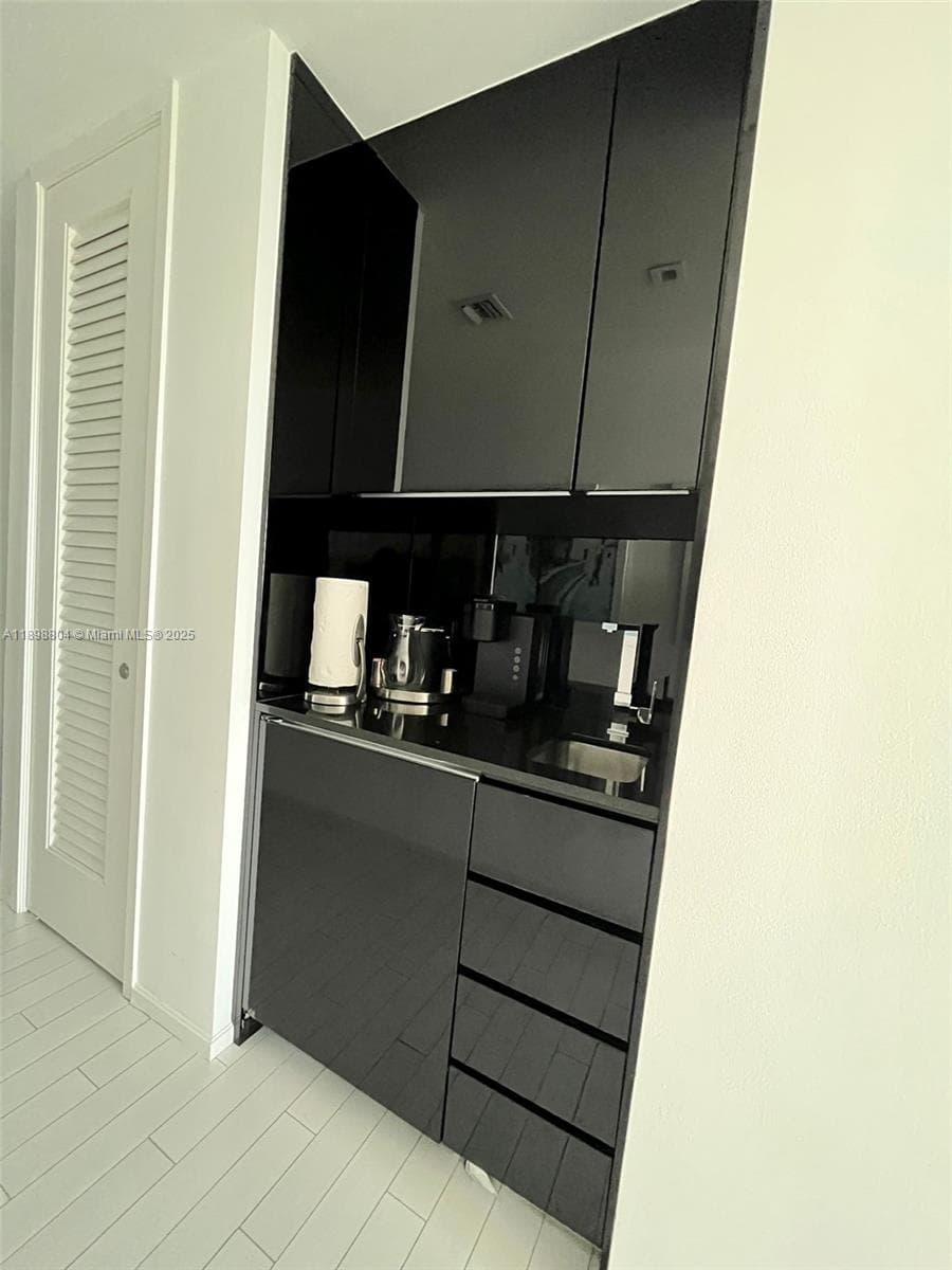 2201 Collins Ave 626 photo 8