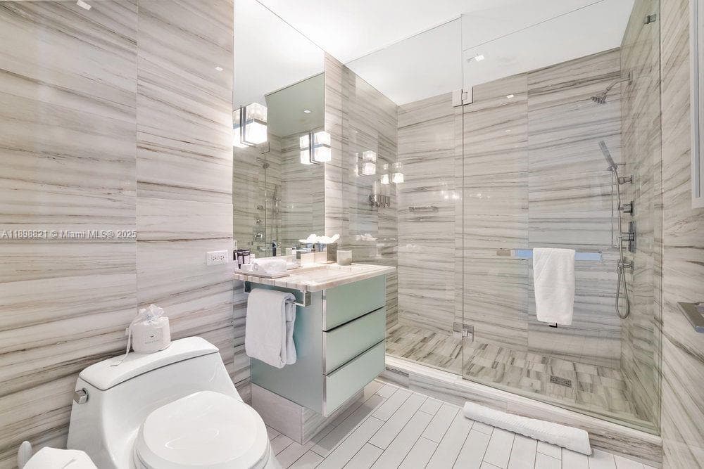 2201 Collins Ave 628 photo 15
