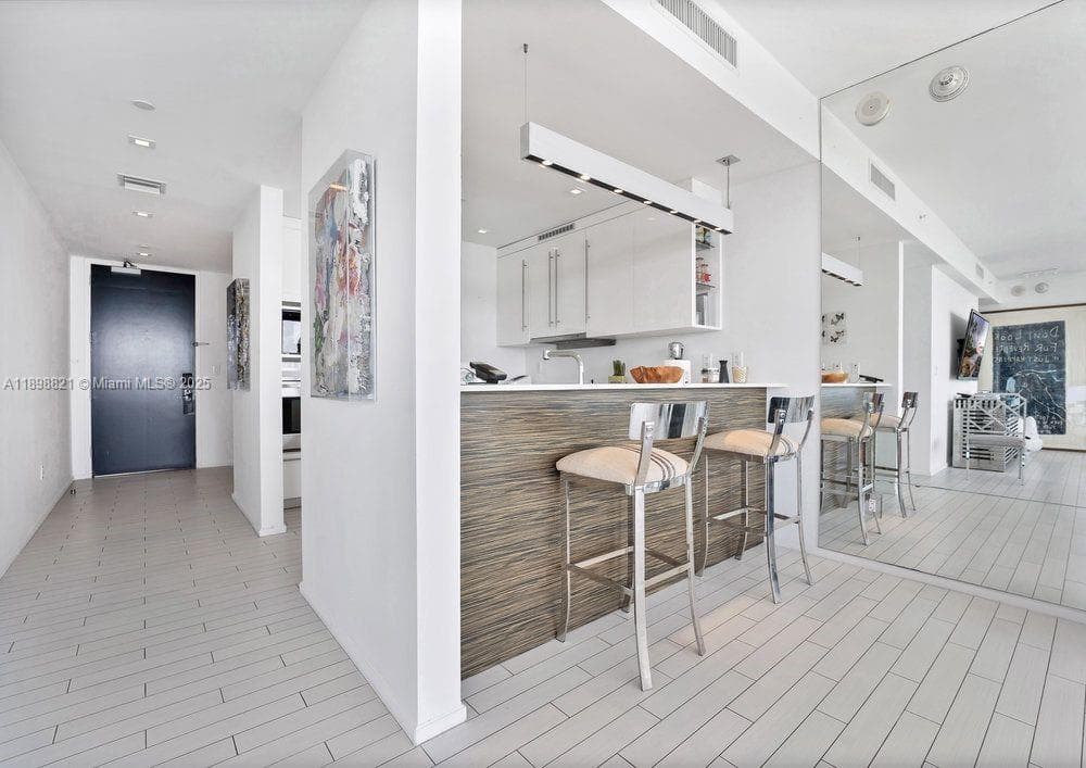 2201 Collins Ave 628 photo 11