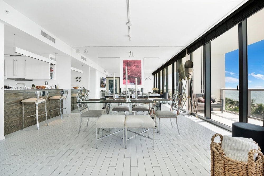 2201 Collins Ave 628 photo 8