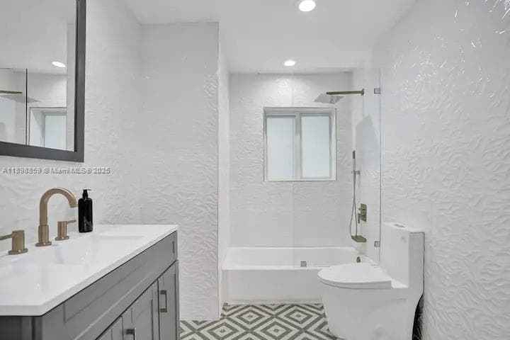 2100 SW 28th Way photo 24