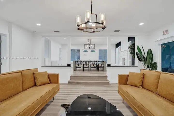 2100 SW 28th Way photo 4