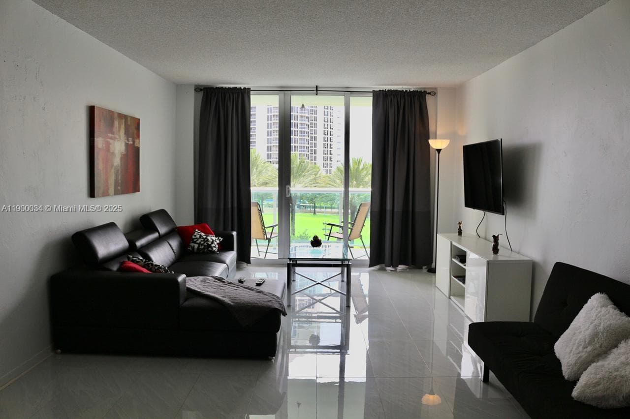 19370 Collins Ave 415 photo 5