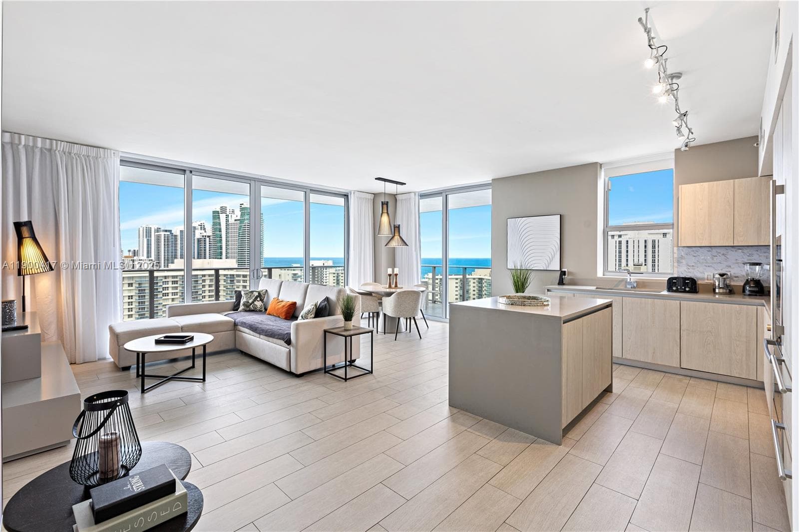 4010 S Ocean Dr R1701 photo 2