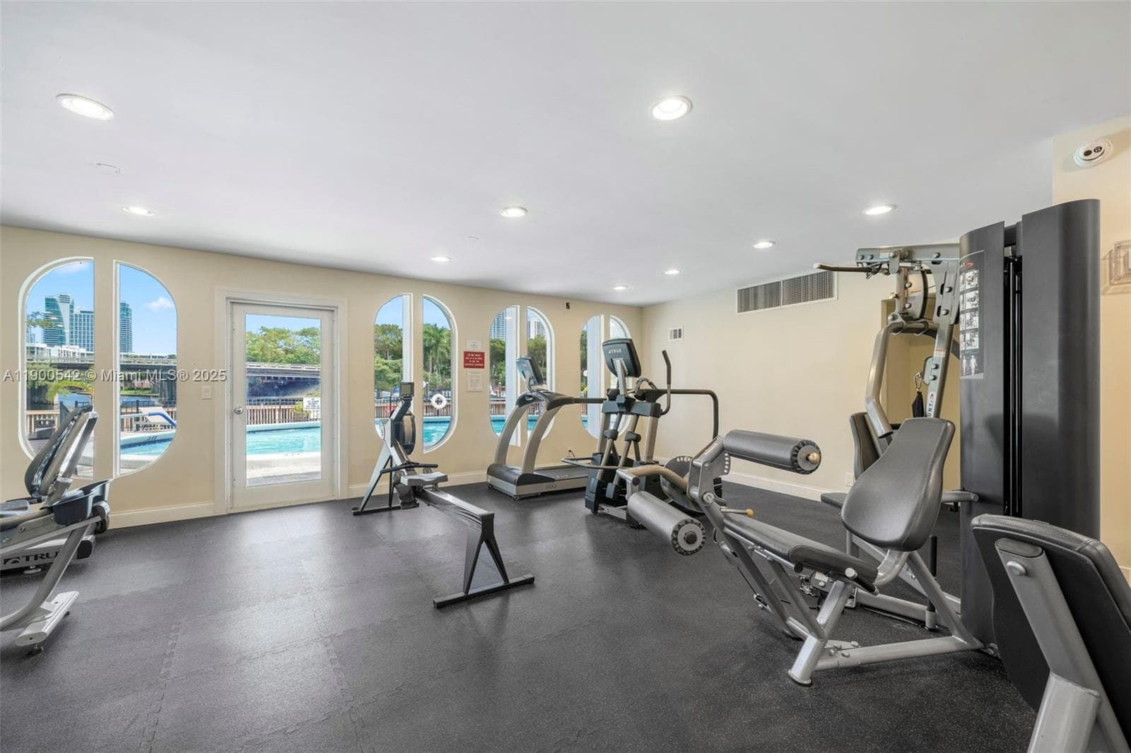 300 Diplomat Pkwy 518 photo 6