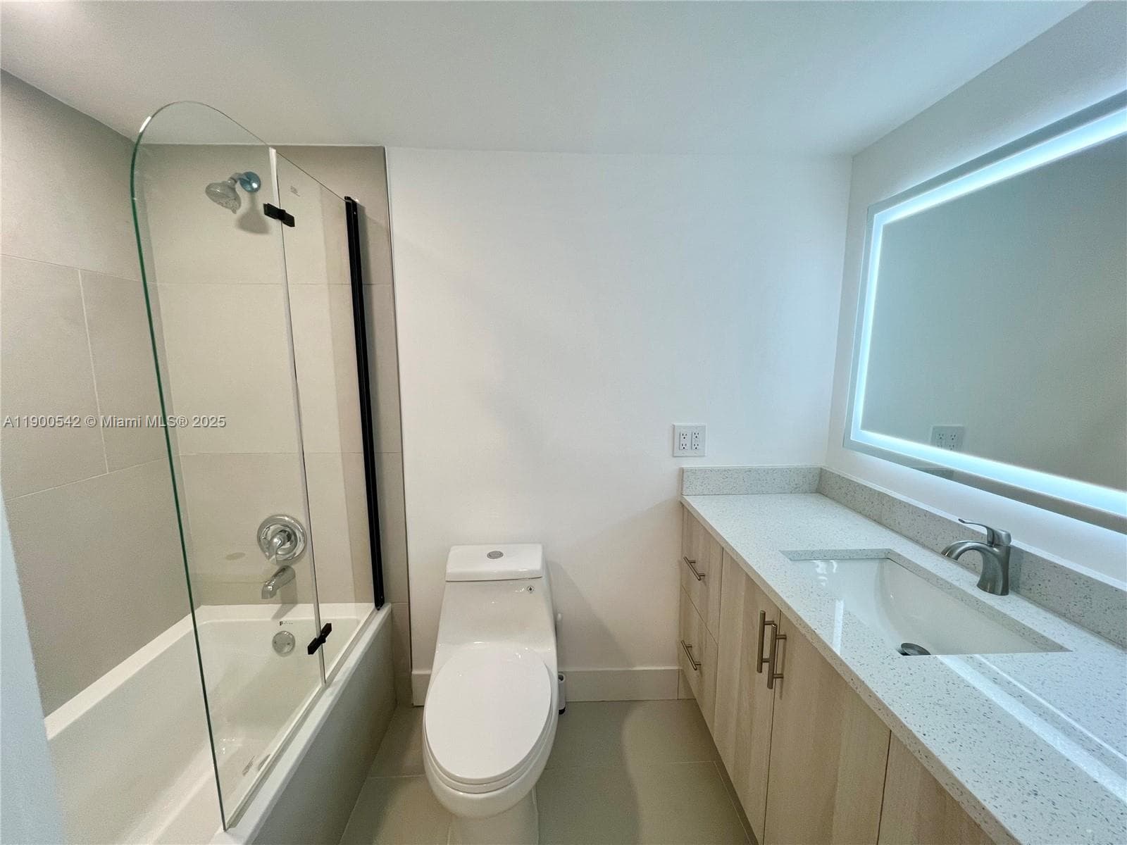 300 Diplomat Pkwy 518 photo 13